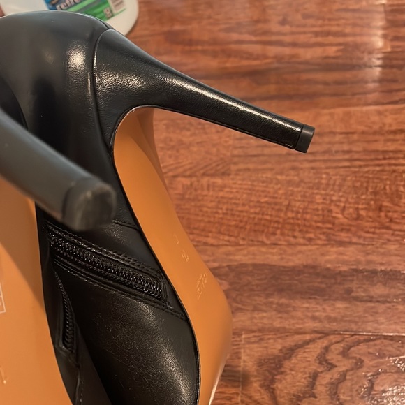 Never Worn Women’s Coach Black Booties Size 10 - Picture 5 of 6